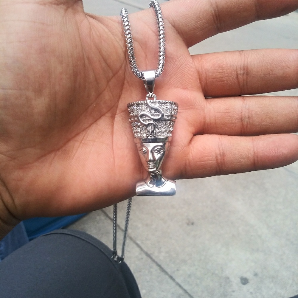 Jewelry - Picture 4 of 5